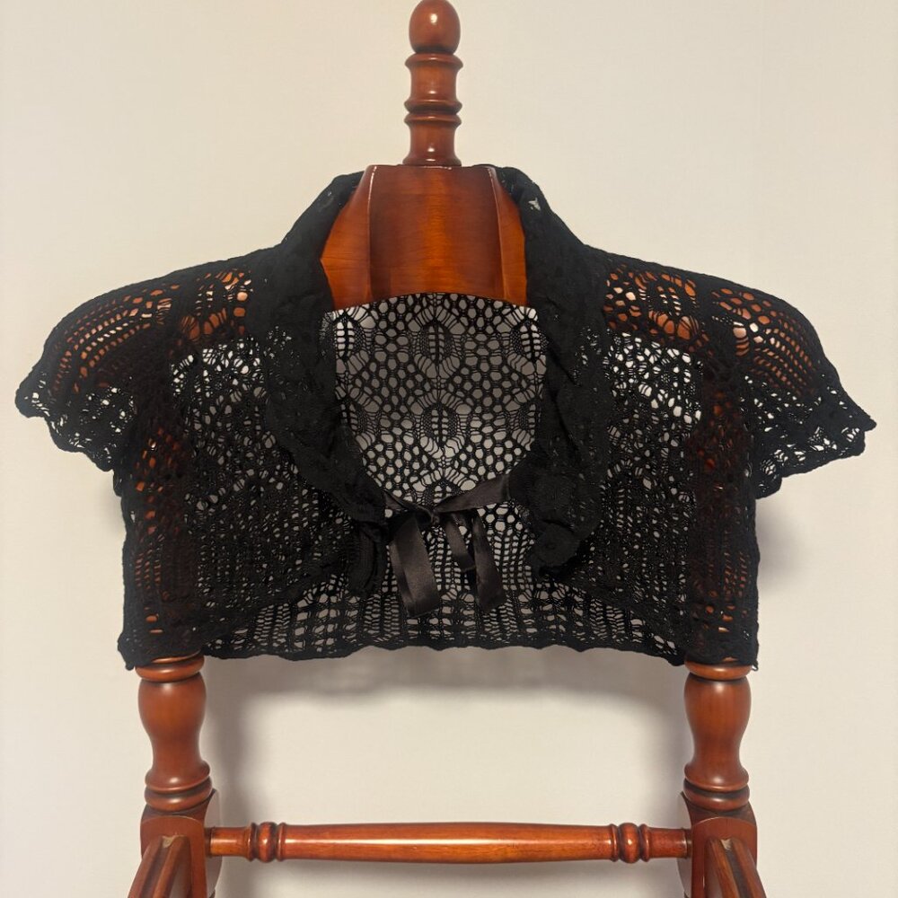 Jorya Lace Collar Knitted Short Sleeve Shrug Size 8